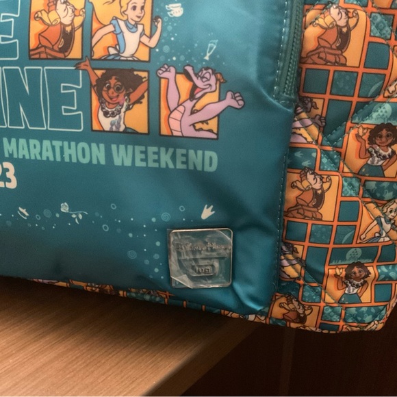 Disney Parks LUG Half Marathon 2023 TOTE RETIRED - Picture 2 of 10
